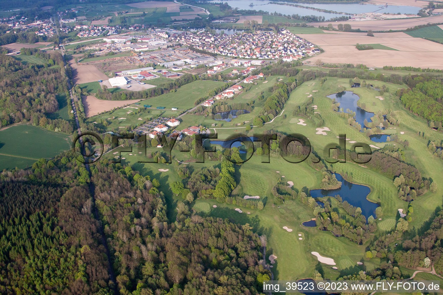 Vue d'oiseau de Club de golf Soufflenheim Baden-Baden à Soufflenheim dans le département Bas Rhin, France