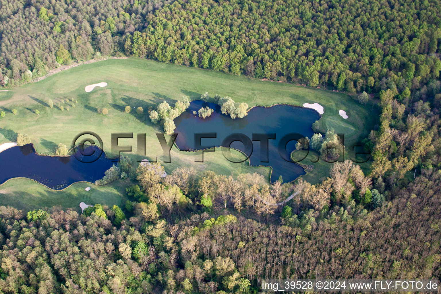 Club de golf Soufflenheim Baden-Baden à Soufflenheim dans le département Bas Rhin, France du point de vue du drone