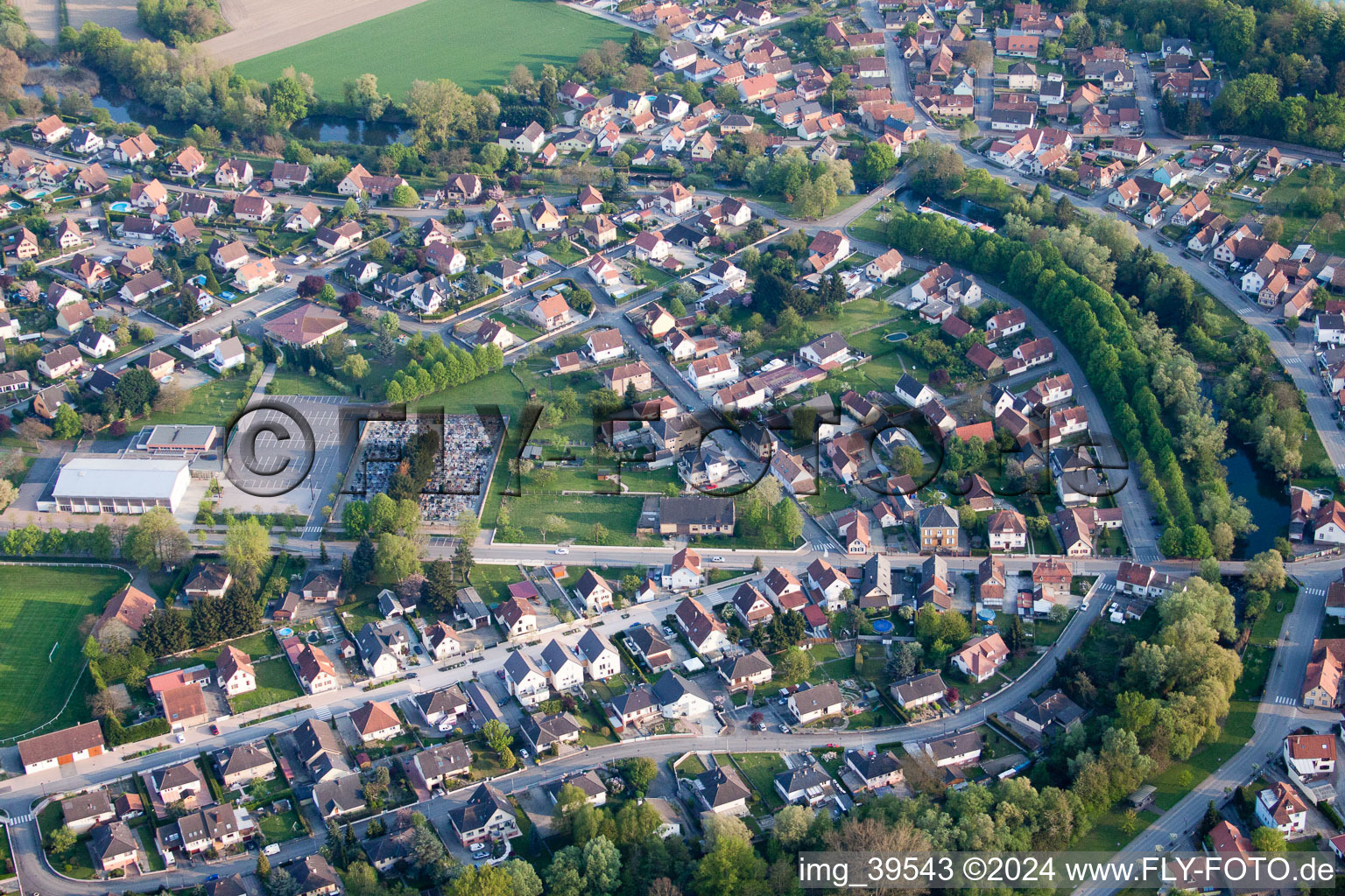 Vue d'oiseau de Offendorf dans le département Bas Rhin, France