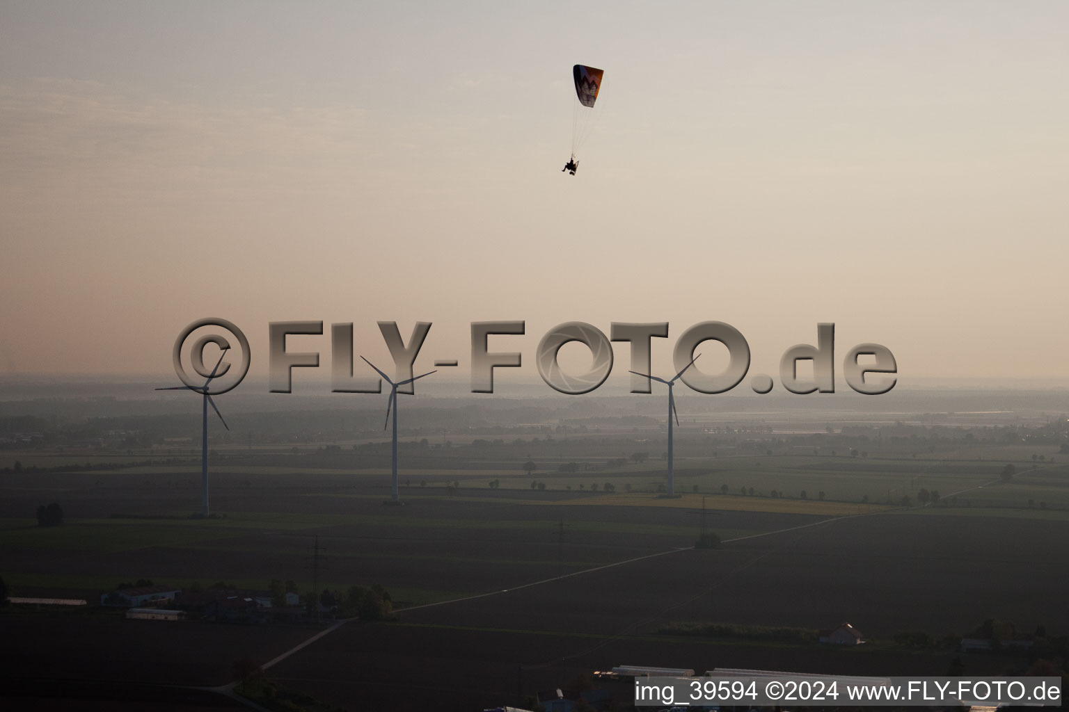 Vue aérienne de Enfin en l'air à Minfeld dans le département Rhénanie-Palatinat, Allemagne