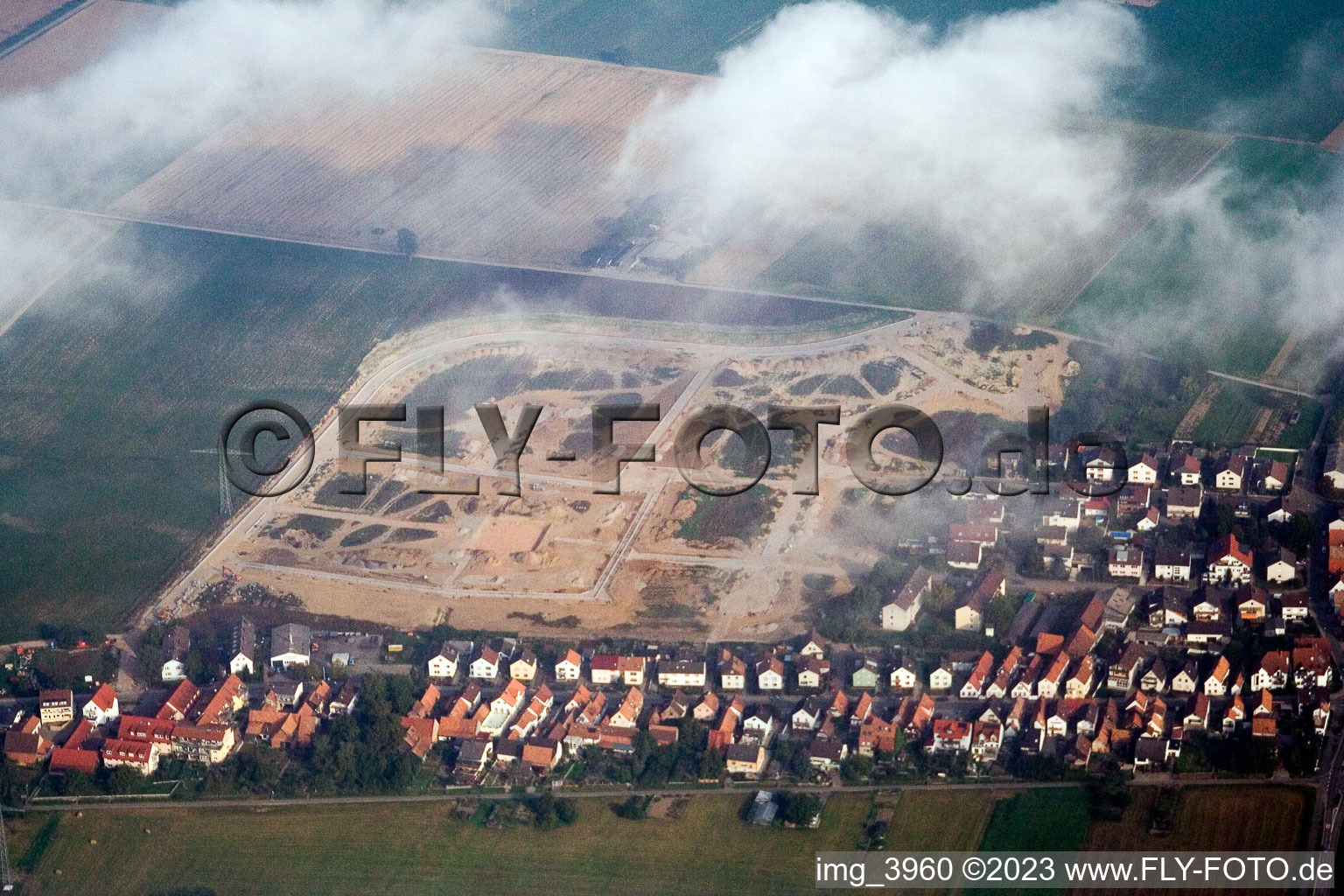 Nouvelle zone de développement sur le Höhenweg à Kandel dans le département Rhénanie-Palatinat, Allemagne vu d'un drone