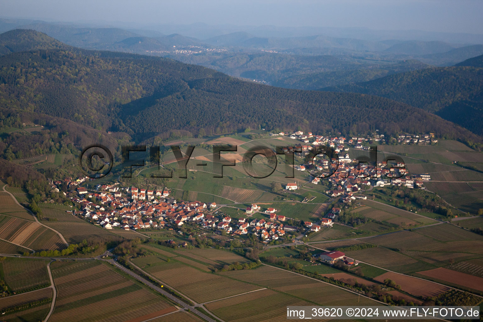 Quartier Gleishorbach in Gleiszellen-Gleishorbach dans le département Rhénanie-Palatinat, Allemagne d'en haut