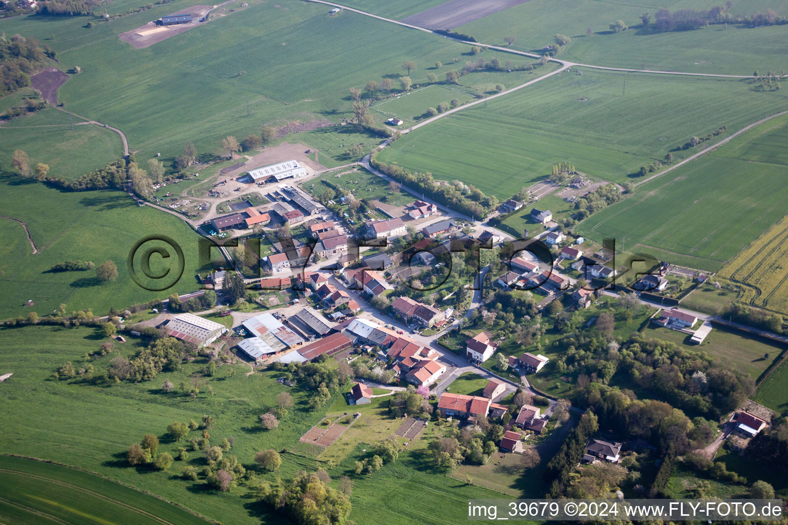 Vue aérienne de Denting dans le département Moselle, France