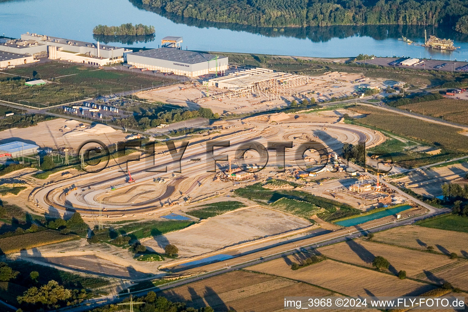 Vue aérienne de Construction du site d'essai des camions v. Daimler-Chrysler dans la zone industrielle d'Oberwald à Wörth am Rhein dans le département Rhénanie-Palatinat, Allemagne