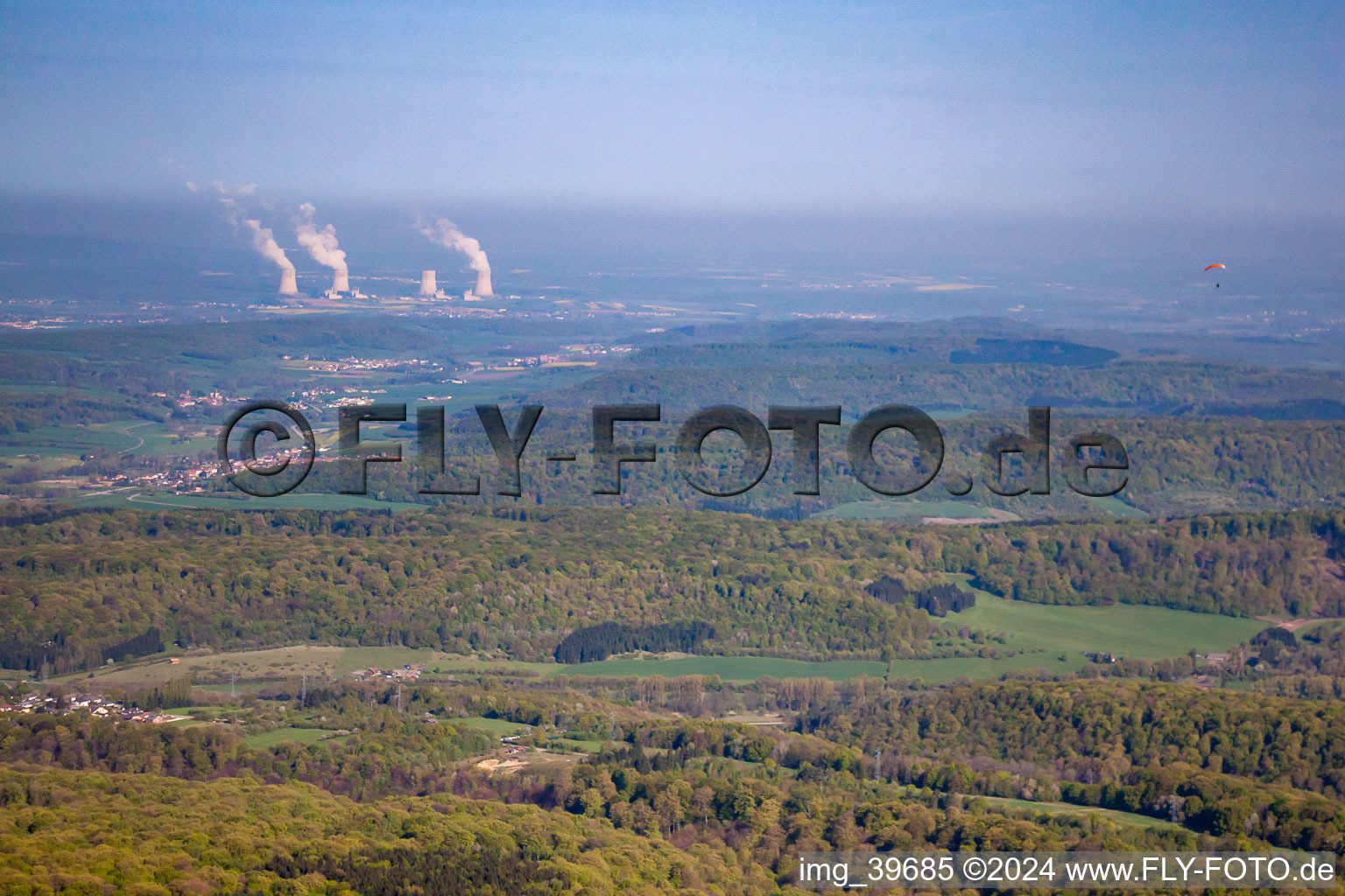 Vue aérienne de Centrale Nucléaire Cattenom à Cattenom dans le département Moselle, France