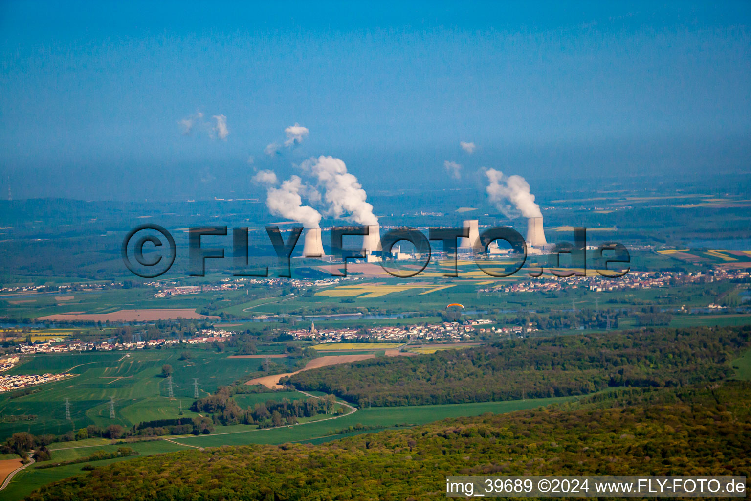 Vue aérienne de Centrale Nucléaire Cattenom à Cattenom dans le département Moselle, France