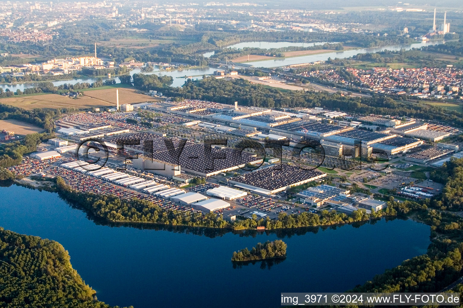 Vue aérienne de Locaux de l'usine Daimler AG dans le quartier Automobilwerk Wörth à Wörth am Rhein dans le département Rhénanie-Palatinat, Allemagne