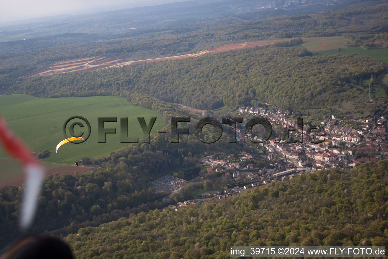 Vue aérienne de Forts courants thermiques vers le Luxembourg à Ottange dans le département Moselle, France