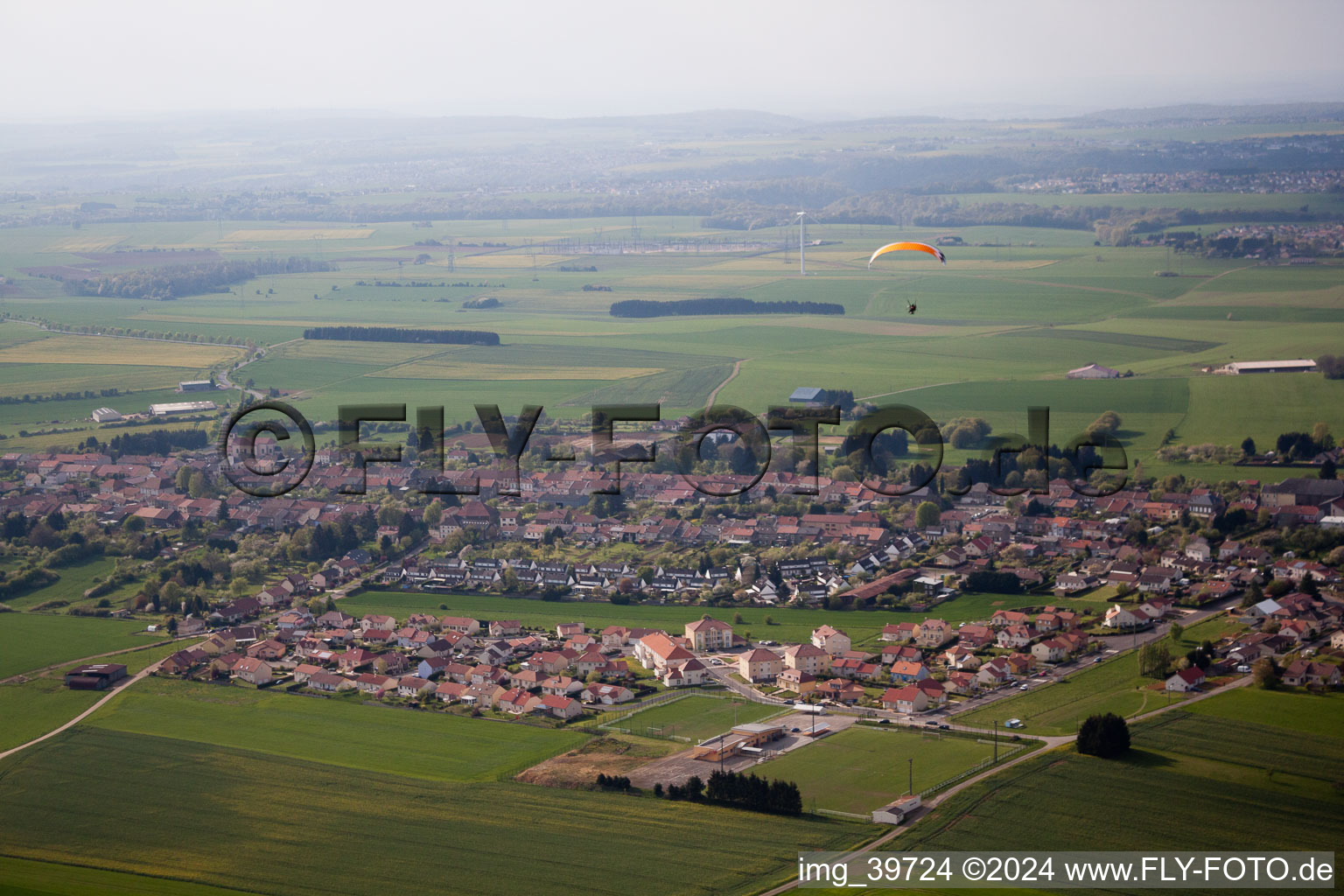 Vue aérienne de Villers-la-Montagne dans le département Meurthe et Moselle, France