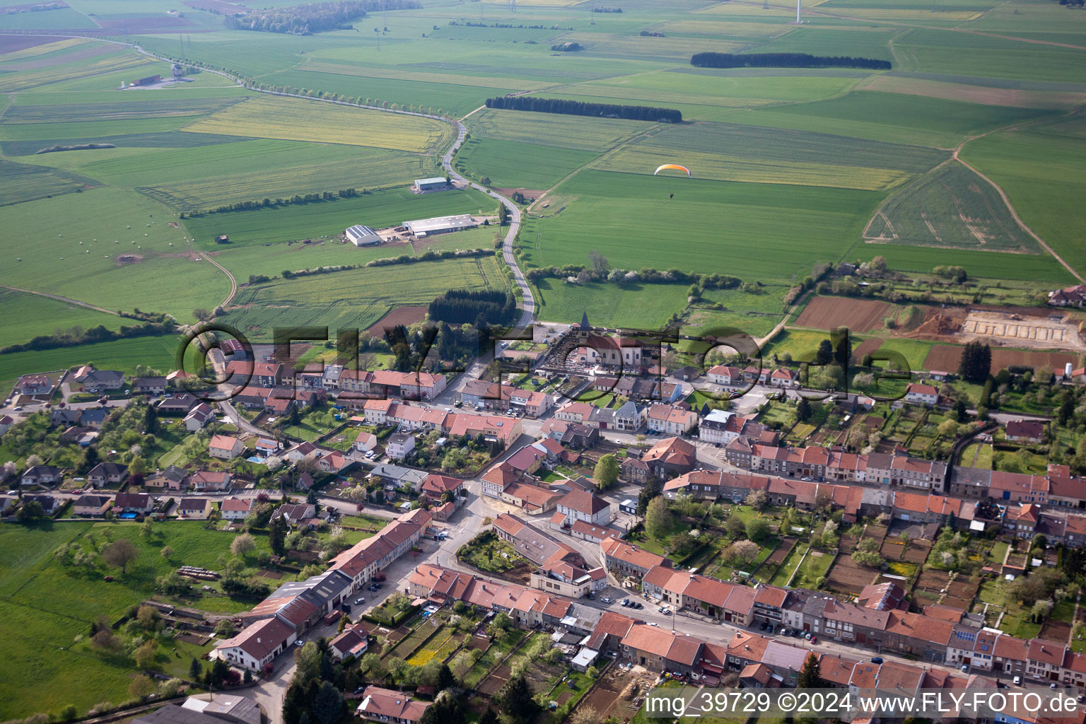 Villers-la-Montagne dans le département Meurthe et Moselle, France d'en haut