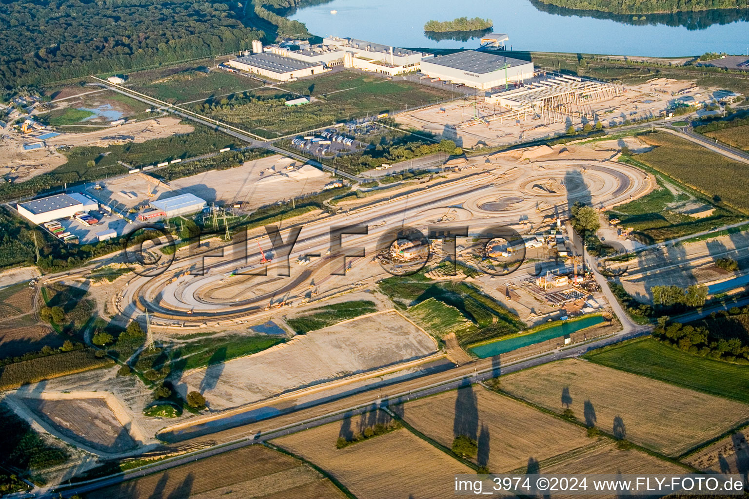 Vue aérienne de Zone d'essai des camions v. Daimler-Chrysler dans la zone industrielle d'Oberwald à Wörth am Rhein dans le département Rhénanie-Palatinat, Allemagne