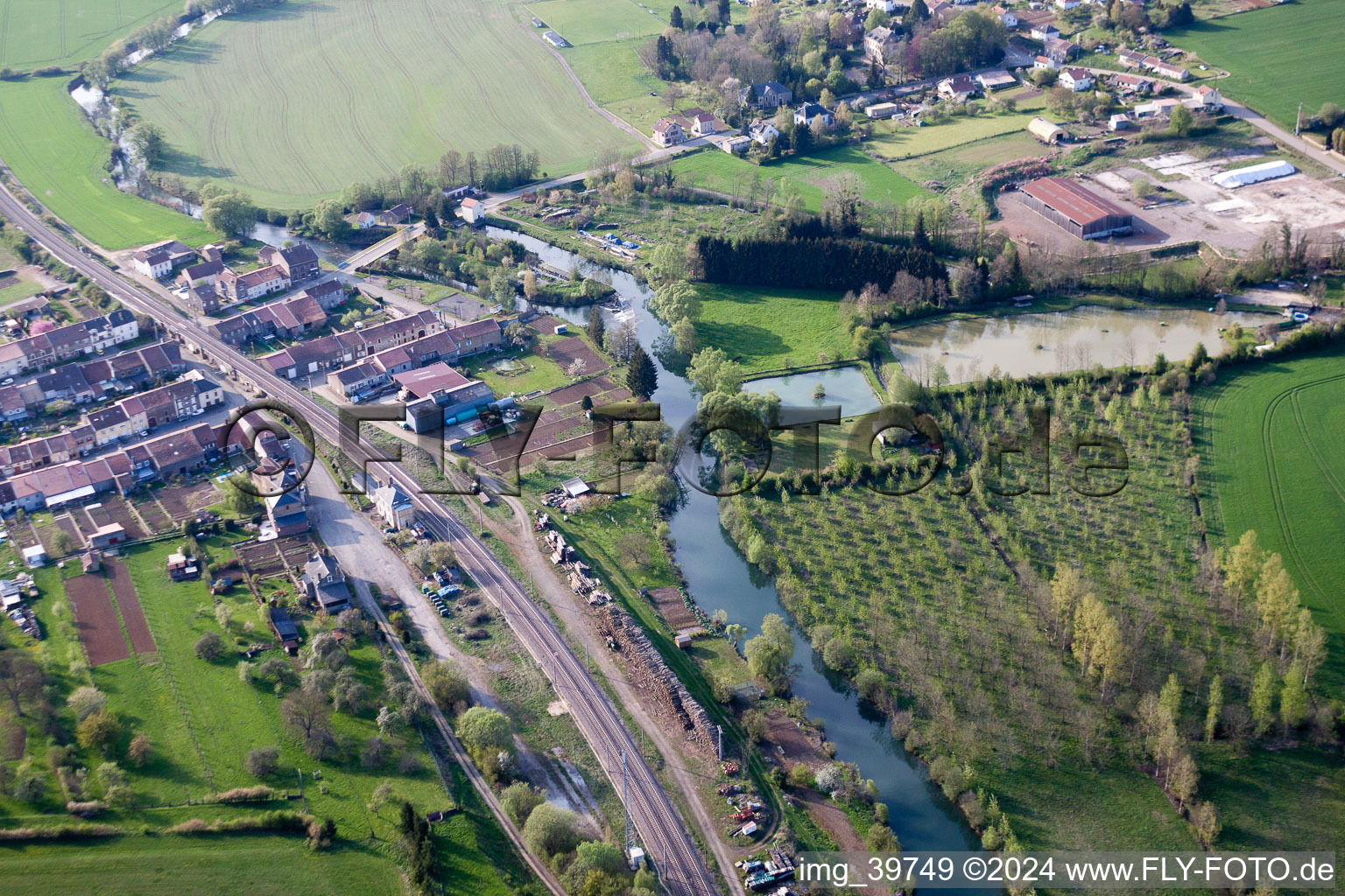 Vue aérienne de Charency-Vezin dans le département Meurthe et Moselle, France