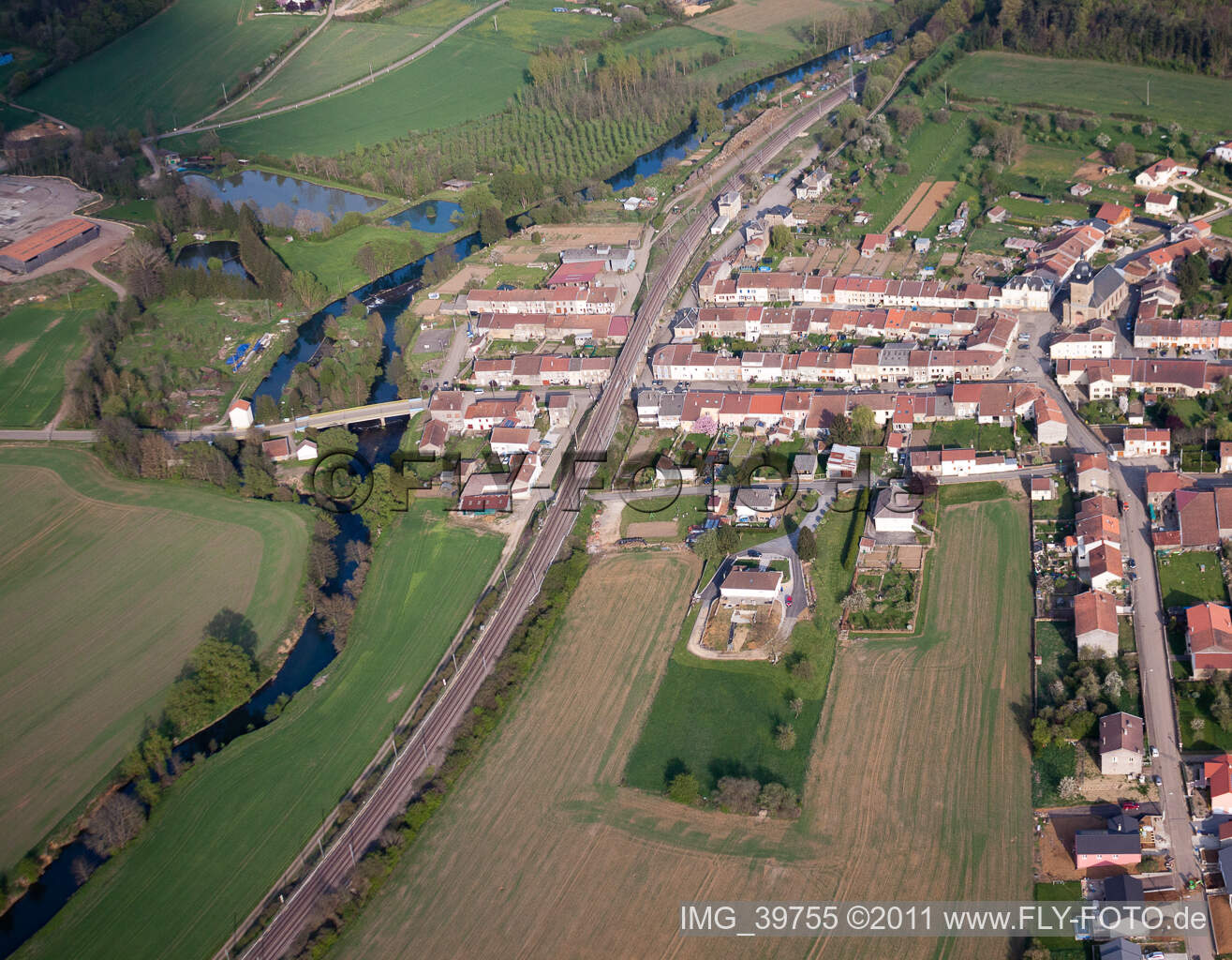 Vue oblique de Champs agricoles et surfaces utilisables à Charency-Vezin dans le département Meurthe et Moselle, France