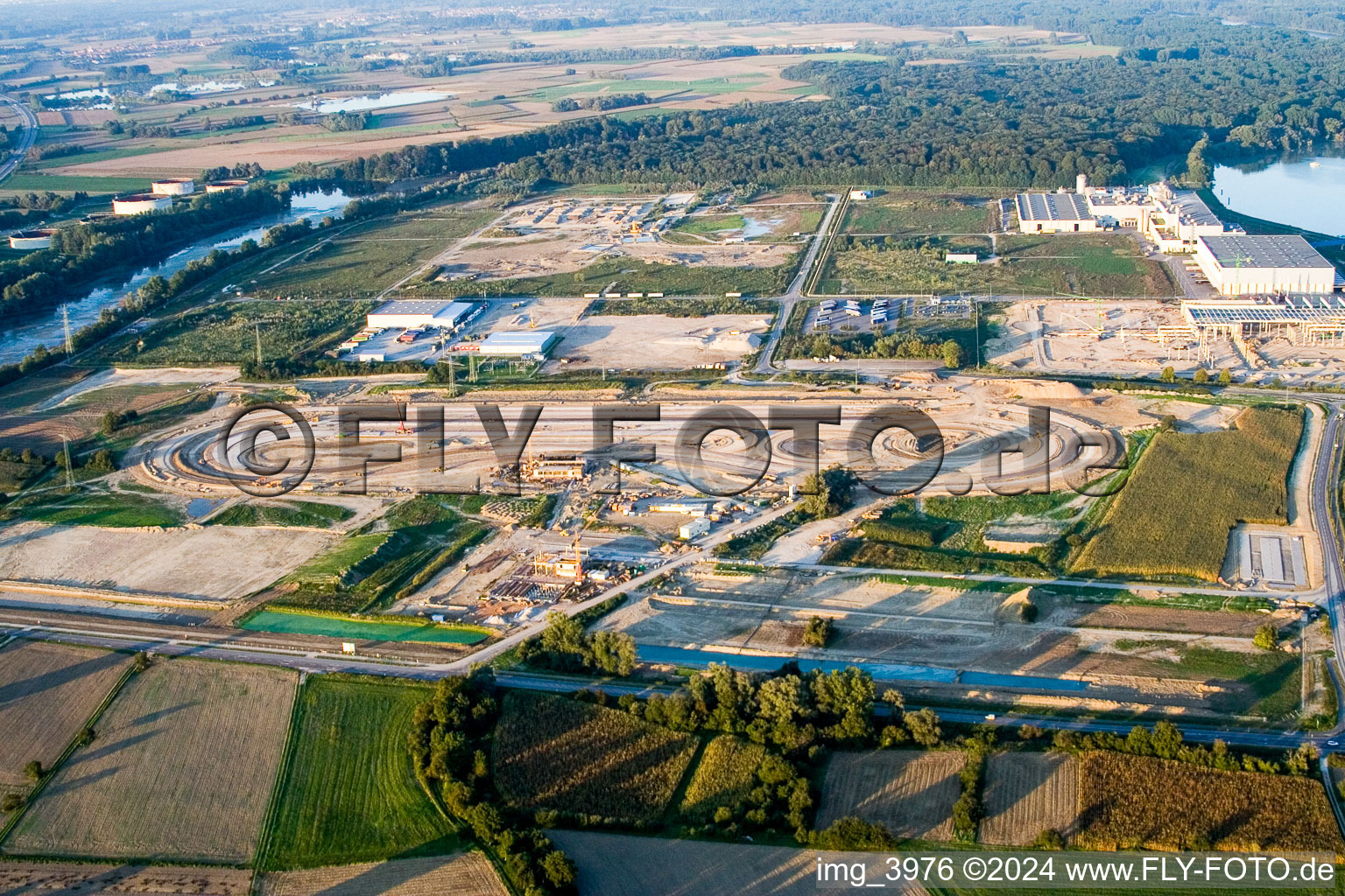 Vue aérienne de Zone d'essai des camions v. Daimler-Chrysler dans la zone industrielle d'Oberwald à Wörth am Rhein dans le département Rhénanie-Palatinat, Allemagne