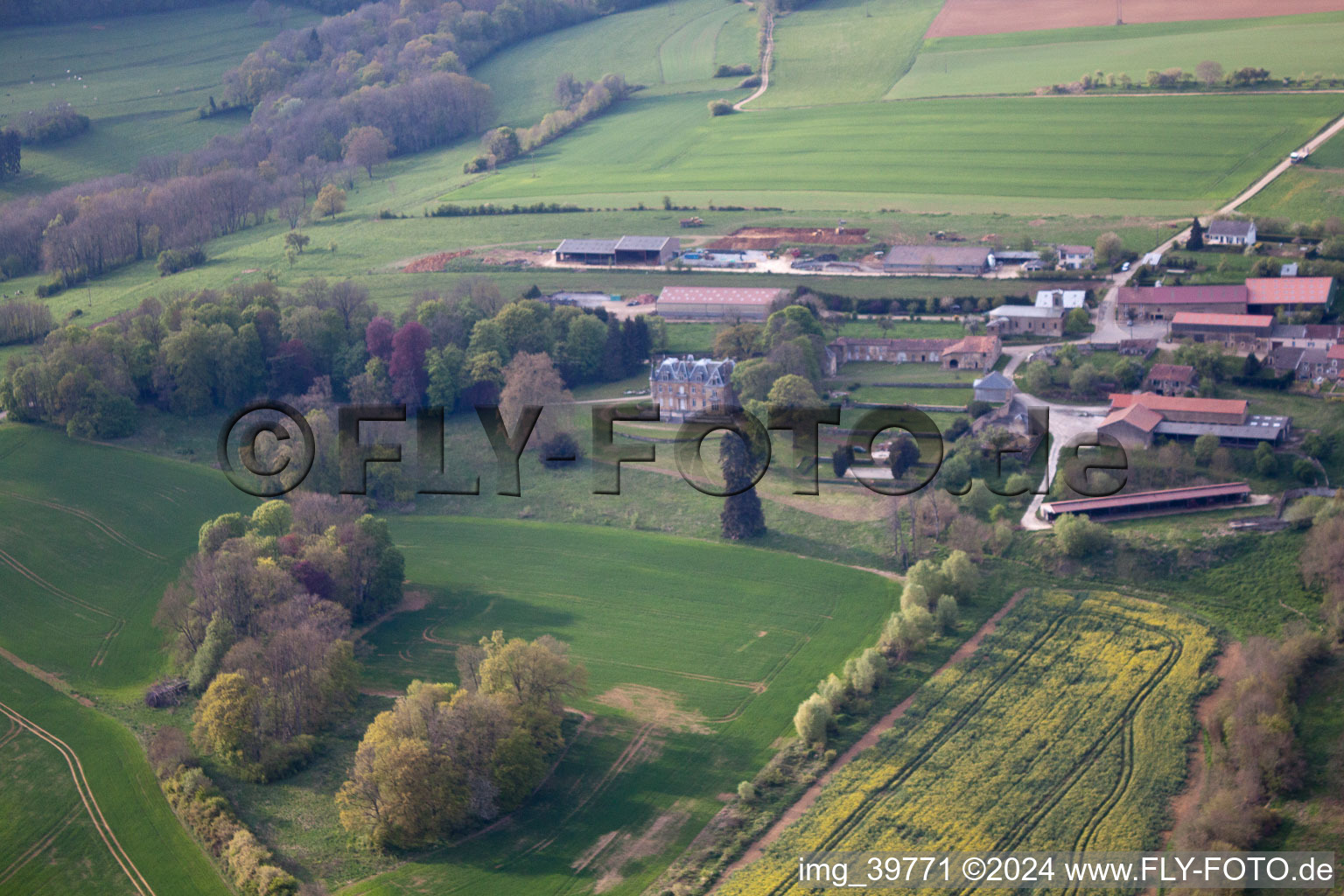 Vue aérienne de Fresnois à Montmédy dans le département Meuse, France