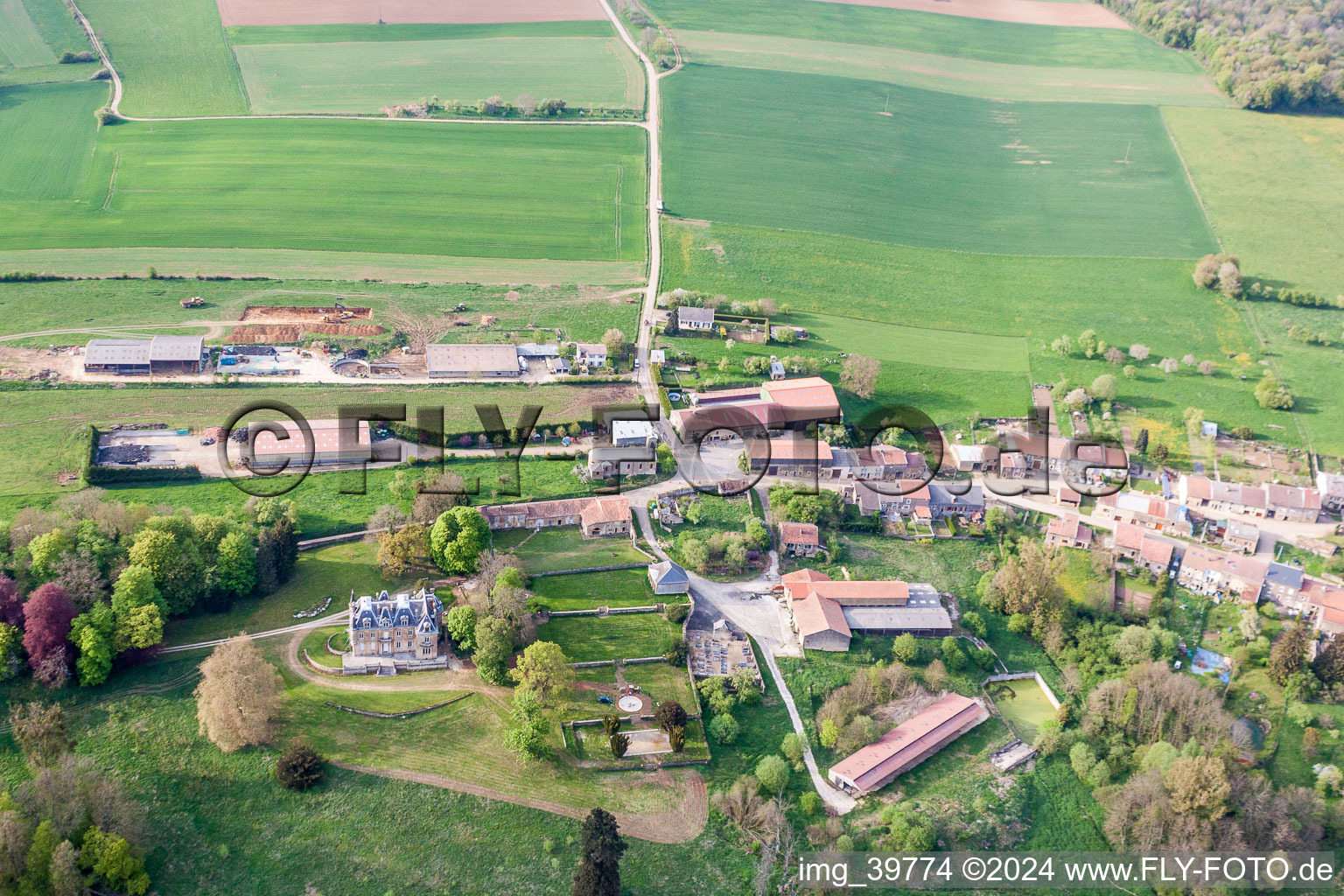 Vue aérienne de Fresnois à Montmédy dans le département Meuse, France