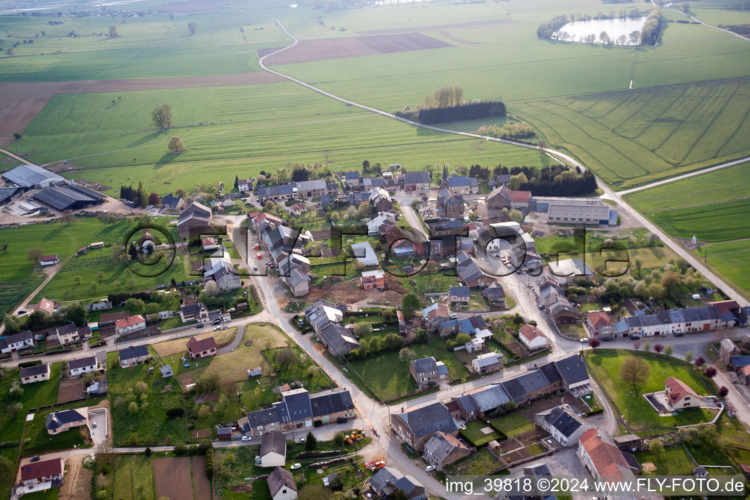 Vue aérienne de Brévilly dans le département Ardennes, France