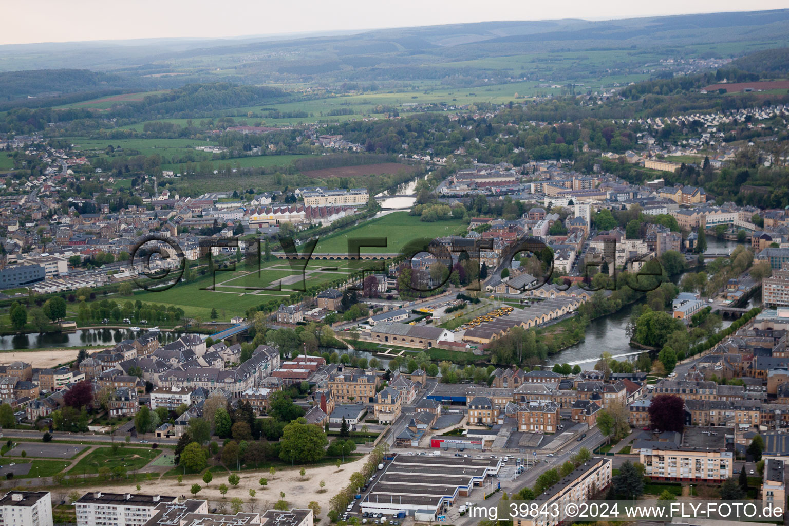 Sedan dans le département Ardennes, France d'en haut