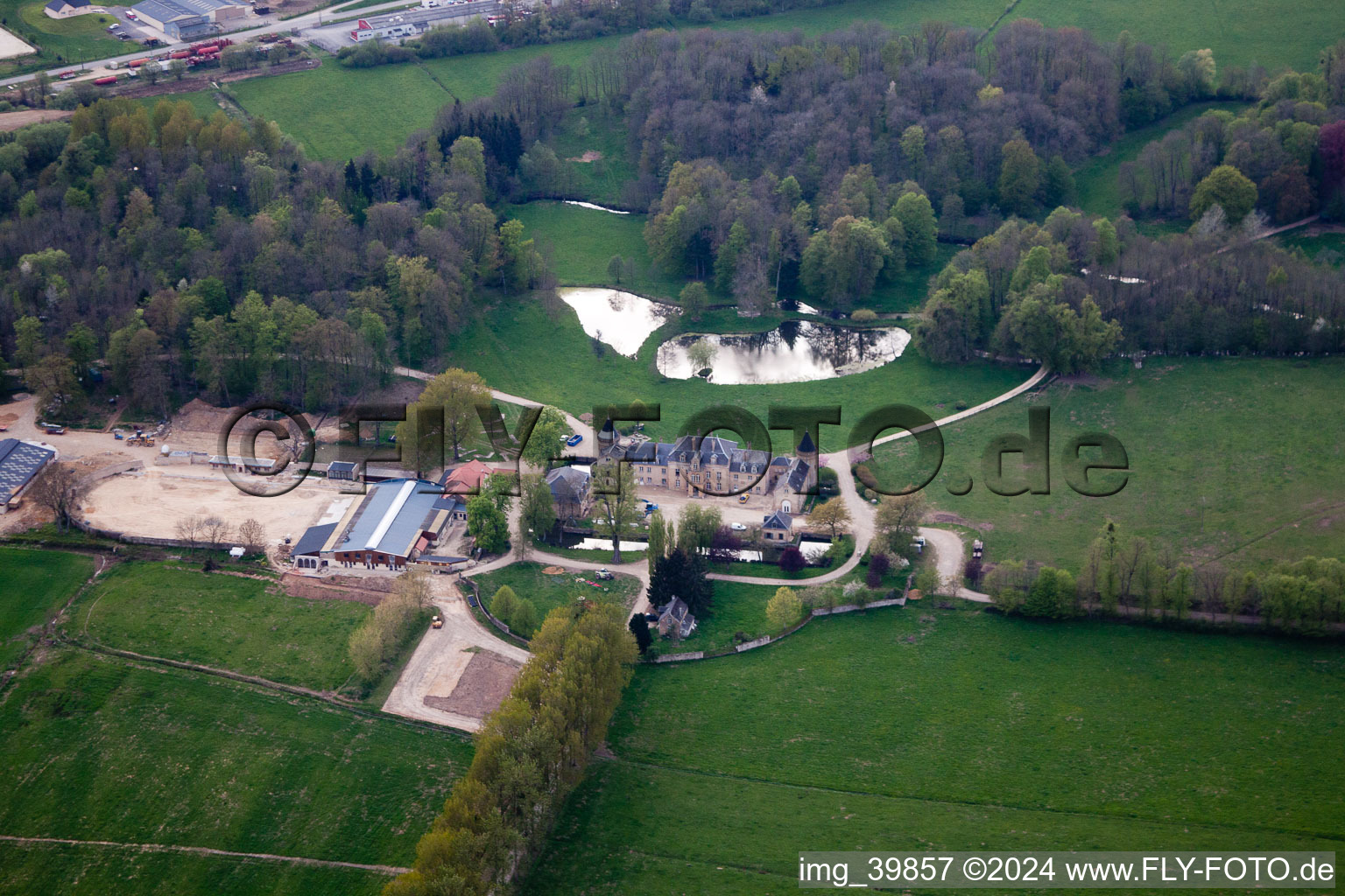 Vue aérienne de Donchery dans le département Ardennes, France