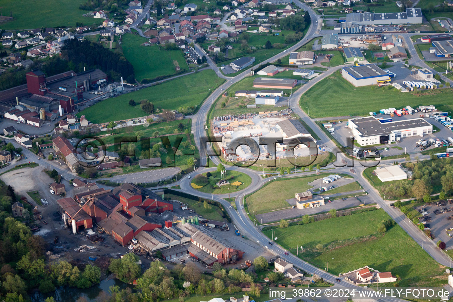 Vue aérienne de Vivier-au-Court dans le département Ardennes, France