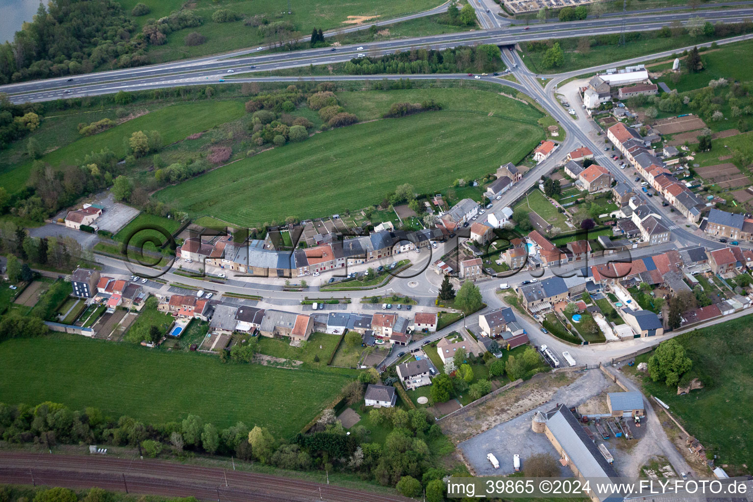 Vue aérienne de Lumes dans le département Ardennes, France