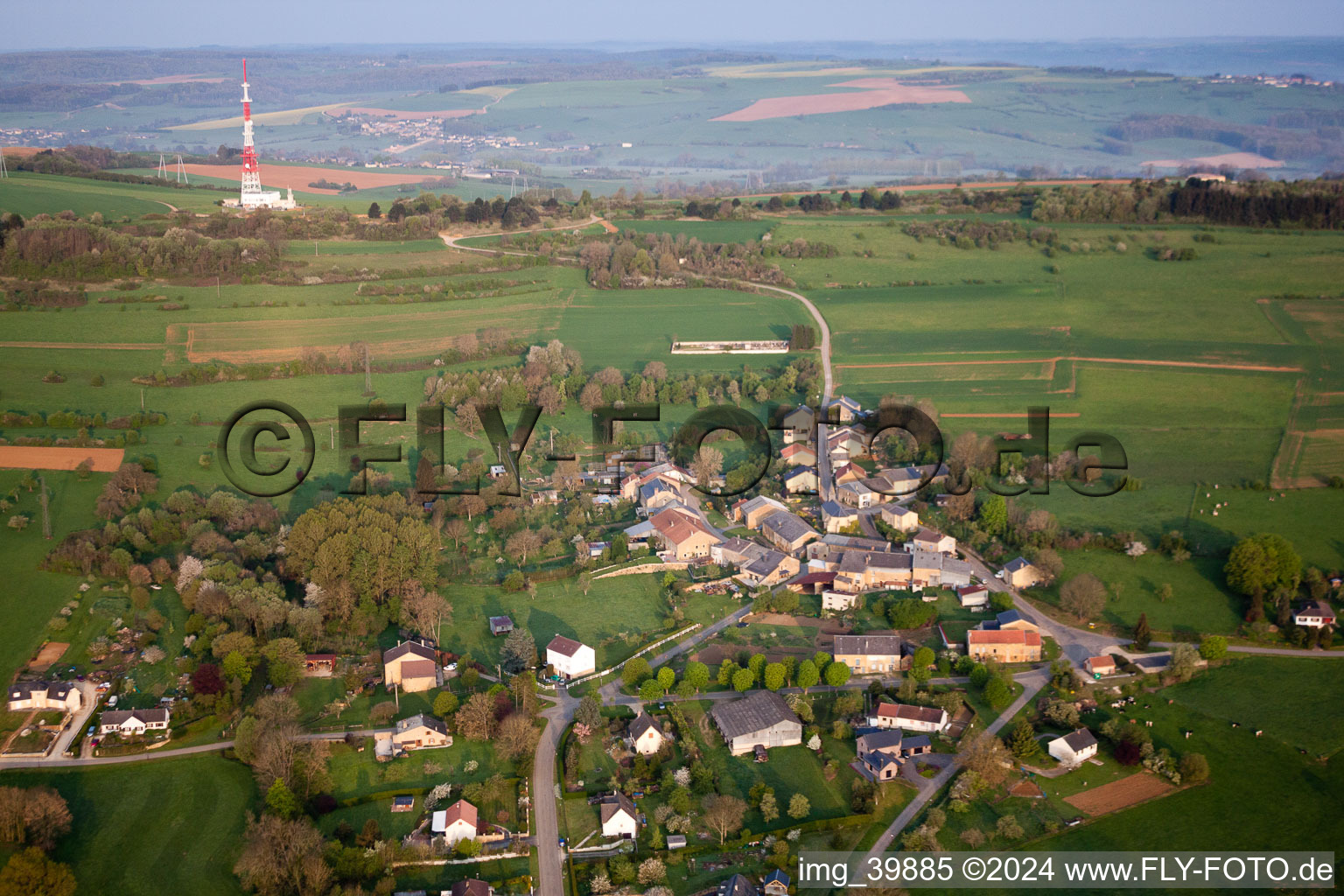 Vue aérienne de Sury dans le département Ardennes, France