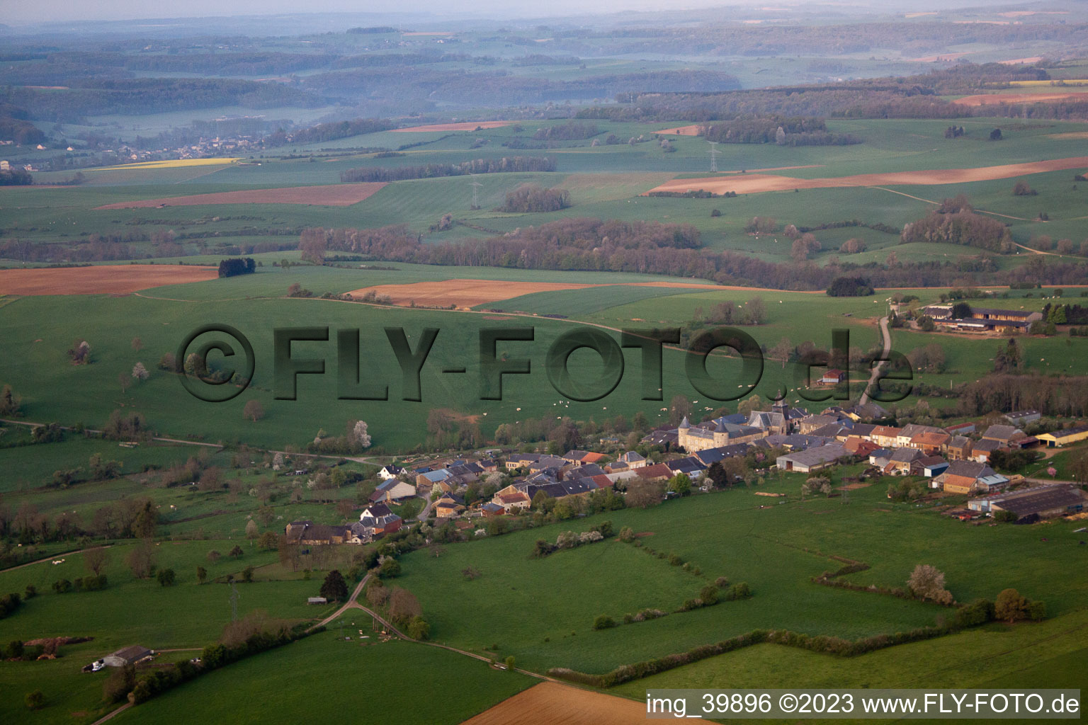Vue aérienne de L'Échelle dans le département Ardennes, France