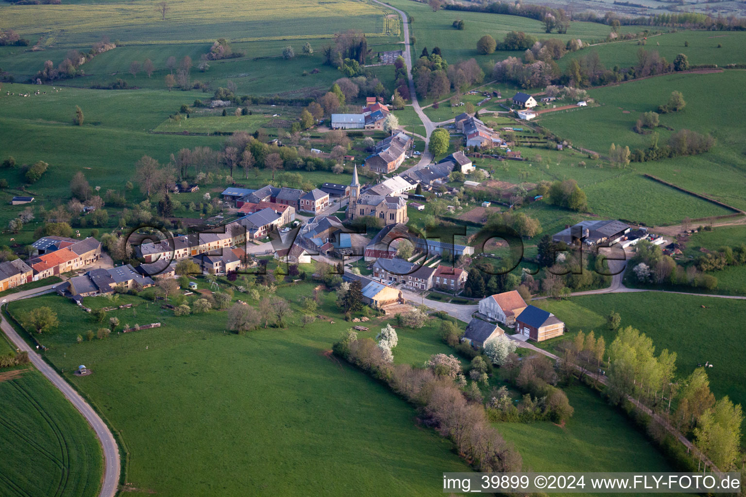 Vue oblique de L'Échelle dans le département Ardennes, France