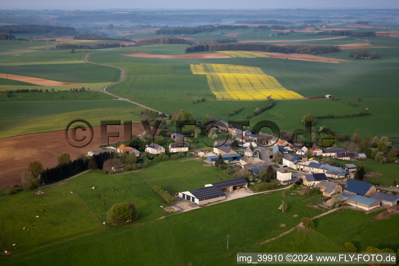 Vue aérienne de Flaignes-Havys dans le département Ardennes, France