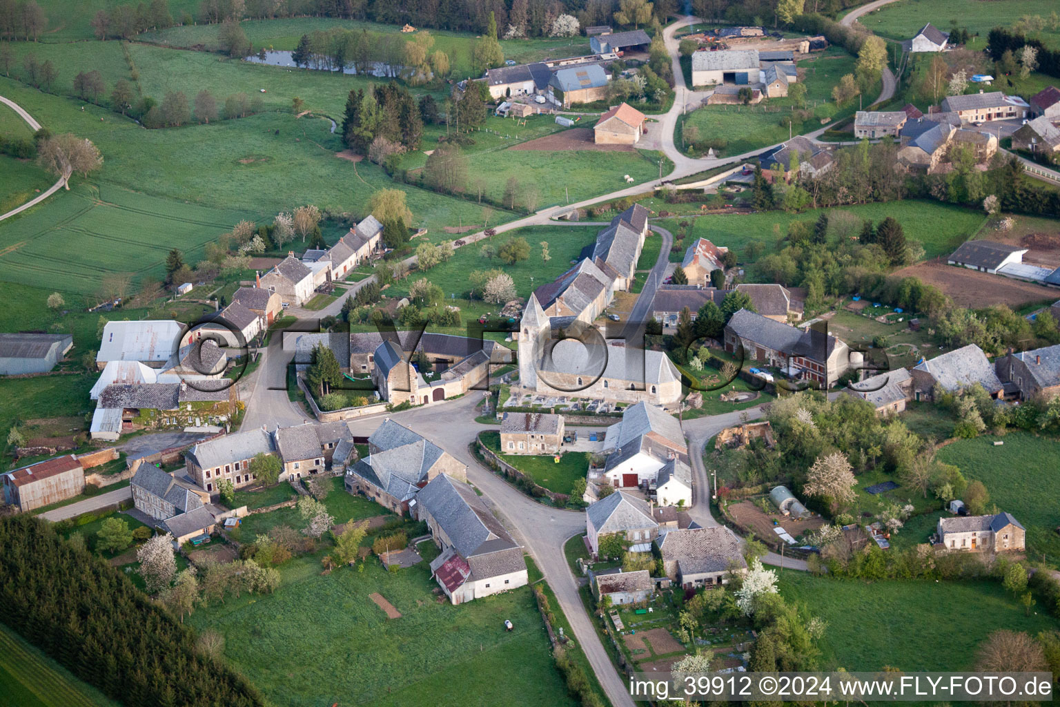 Vue aérienne de Antheny dans le département Ardennes, France