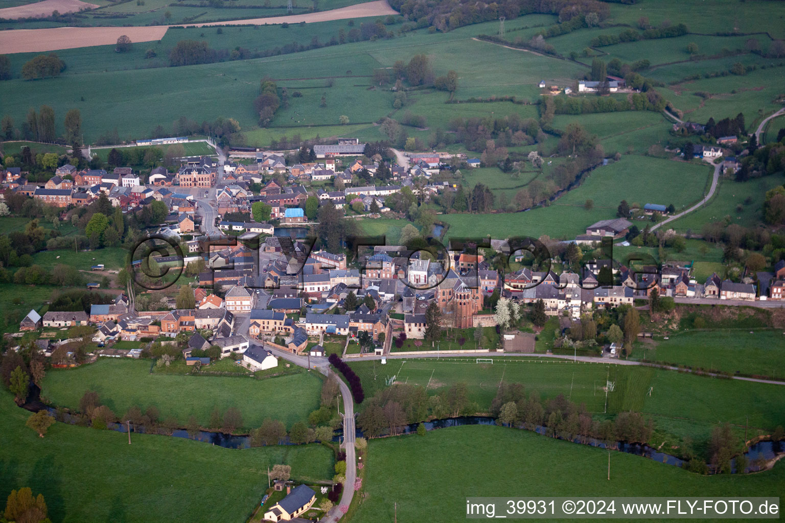 Vue aérienne de Origny-en-Thiérache dans le département Aisne, France