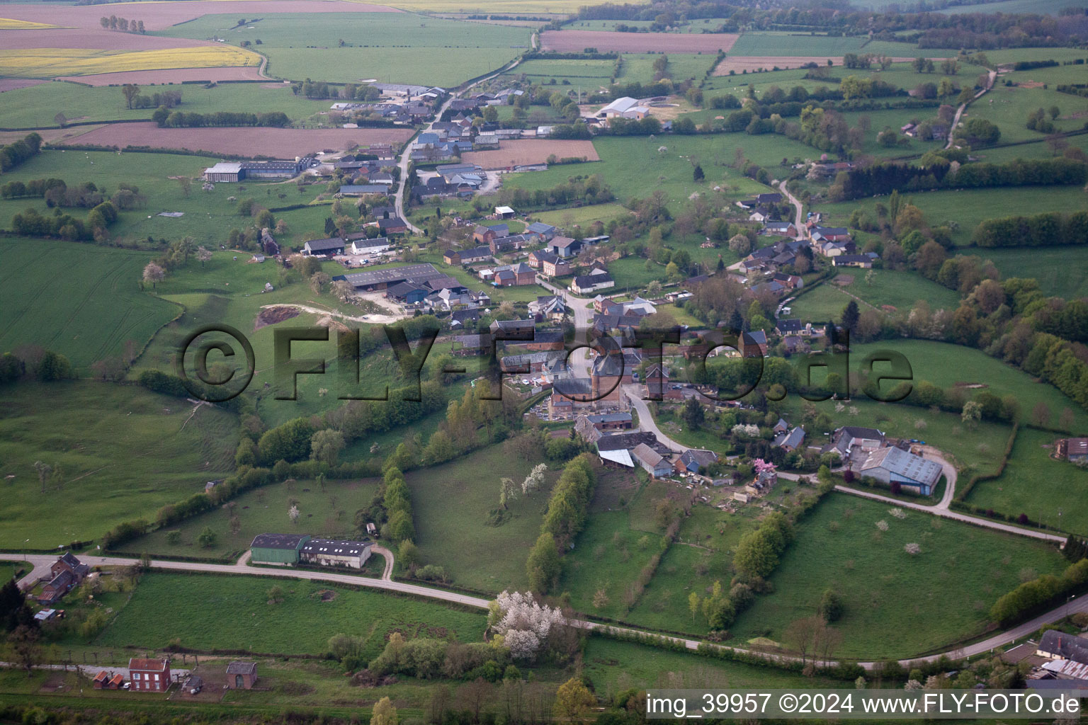 Vue aérienne de Saint-Algis dans le département Aisne, France