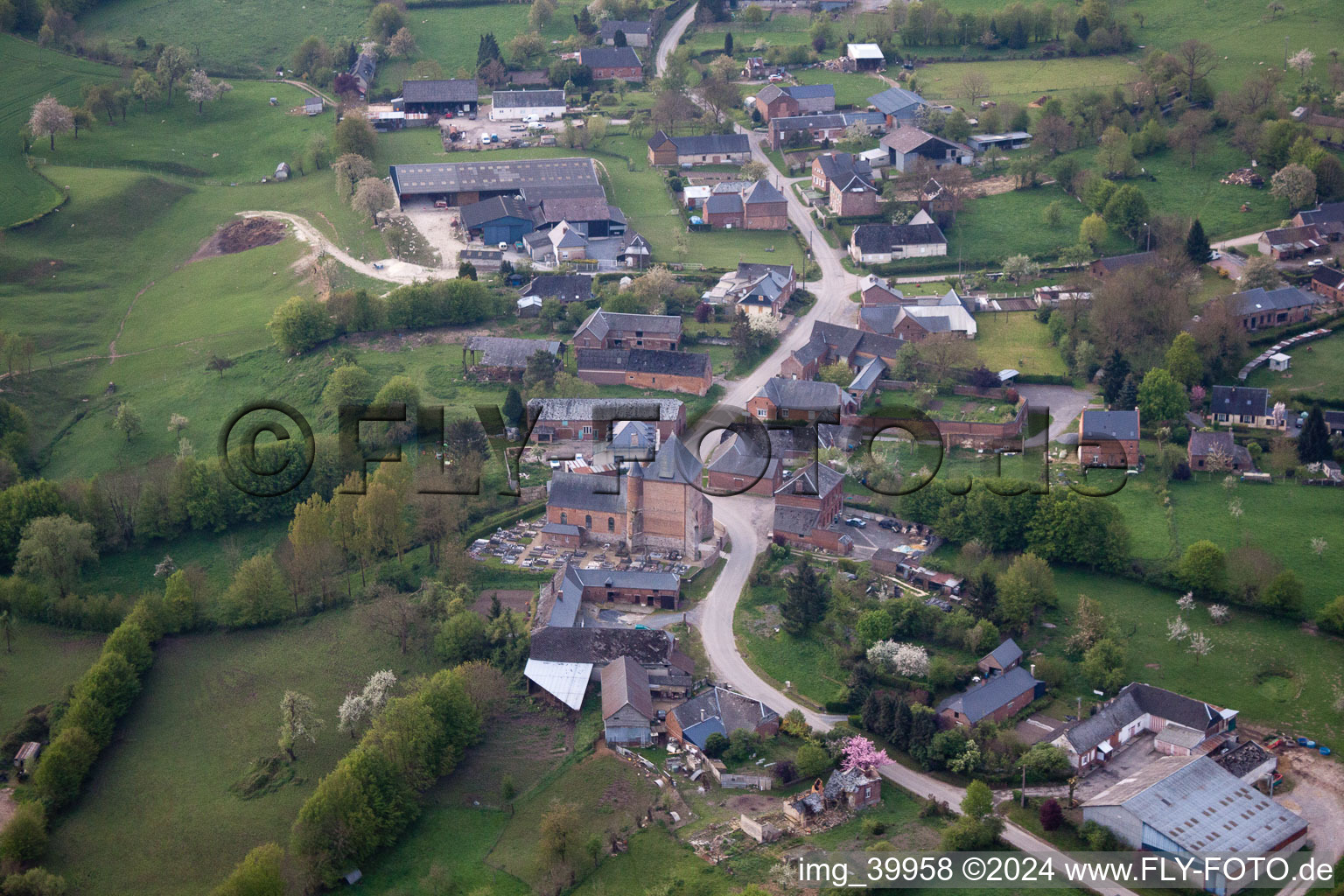 Vue aérienne de Saint-Algis dans le département Aisne, France