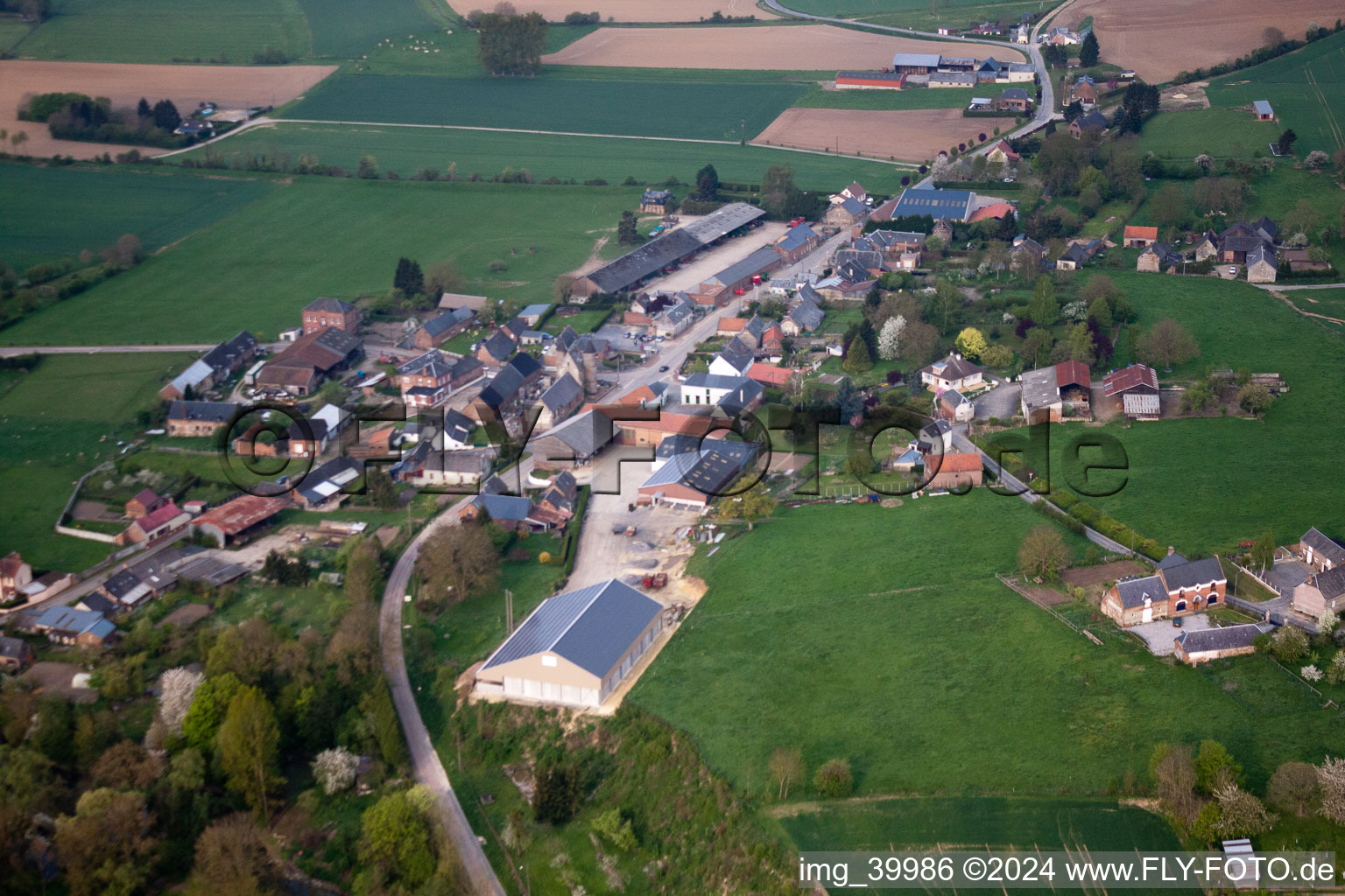 Vue aérienne de Monceau-sur-Oise dans le département Aisne, France