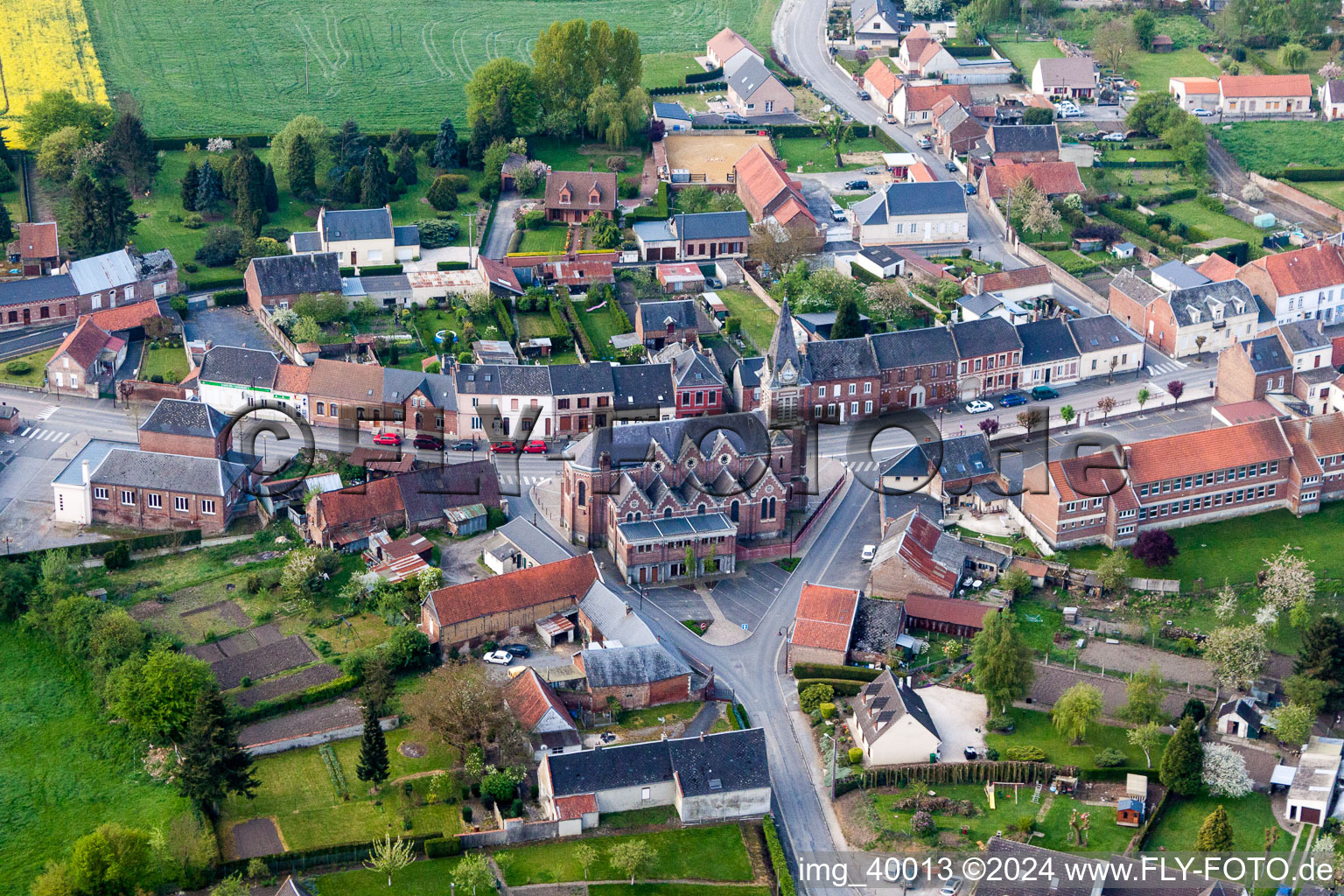 Vue aérienne de Eglise Paroissiale SEBONCOURT à Seboncourt dans le département Aisne, France