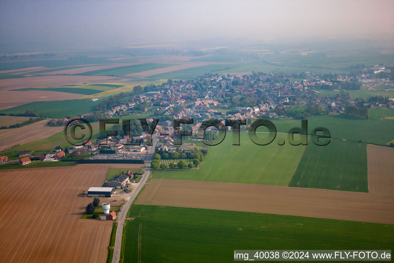 Vue aérienne de Gouzeaucourt dans le département Nord, France