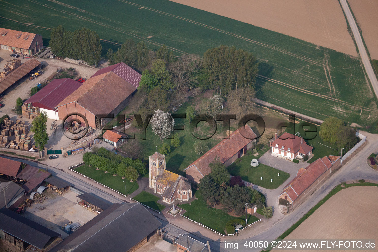 Vue aérienne de Béhagnies dans le département Pas de Calais, France