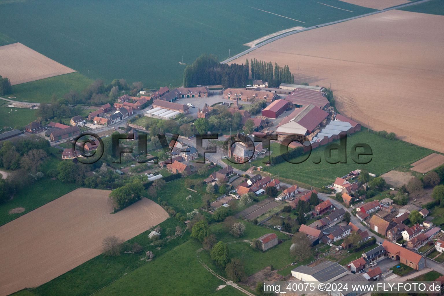 Vue aérienne de Gomiécourt dans le département Pas de Calais, France