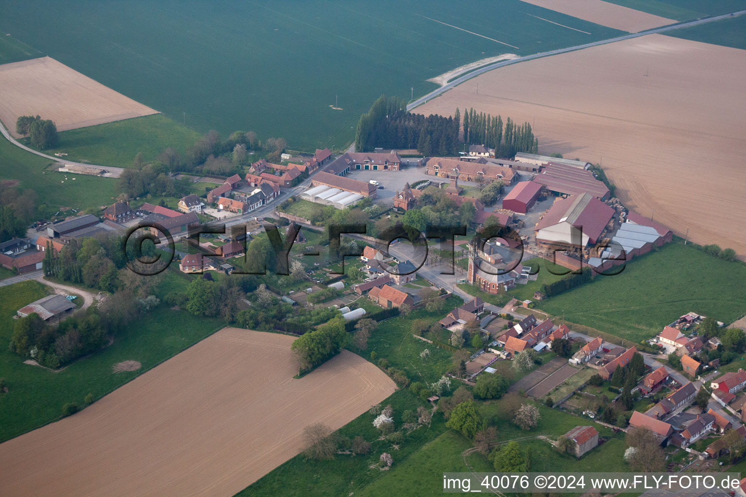 Vue aérienne de Gomiécourt dans le département Pas de Calais, France