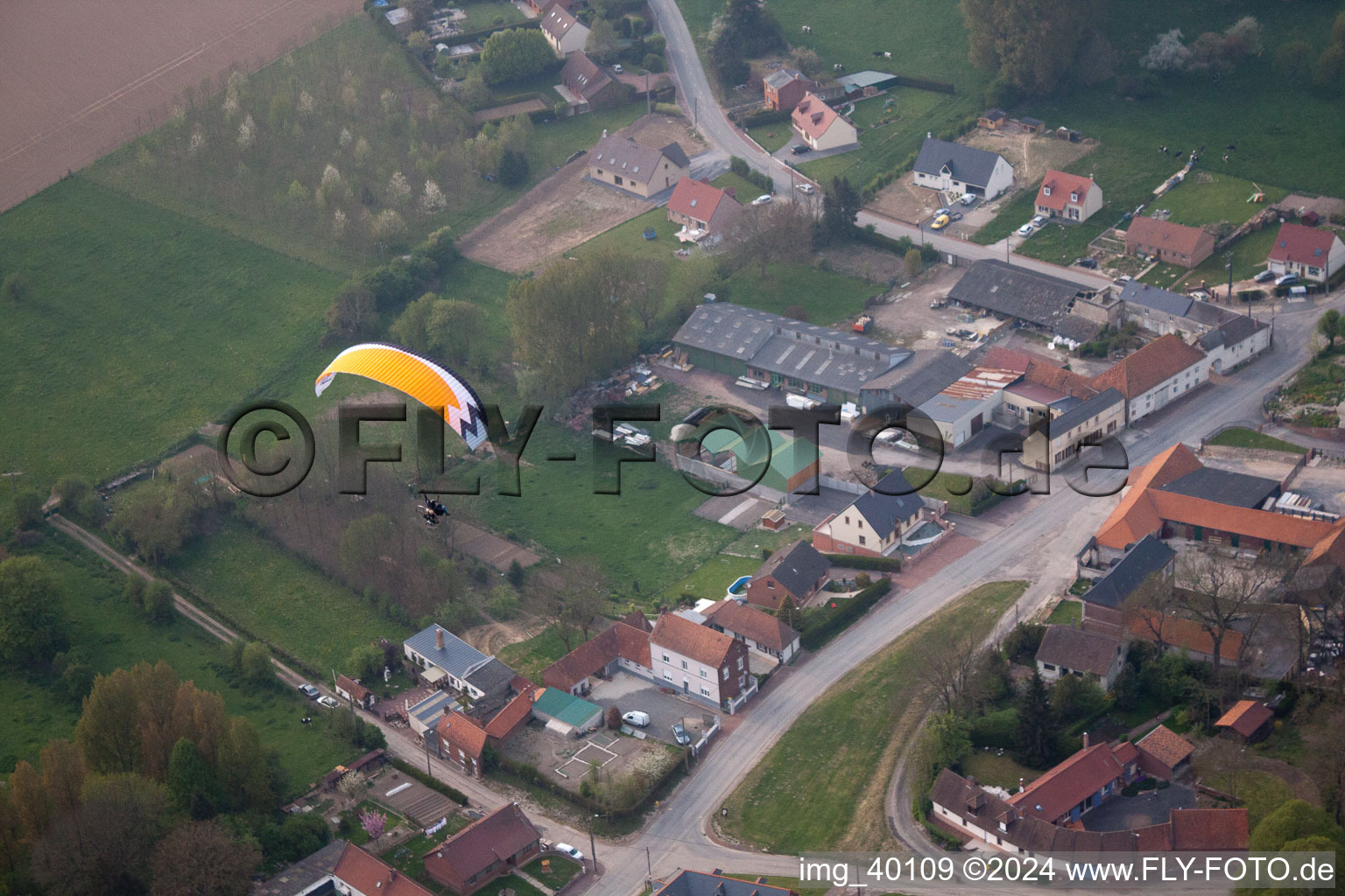 Vue aérienne de Tincques dans le département Pas de Calais, France