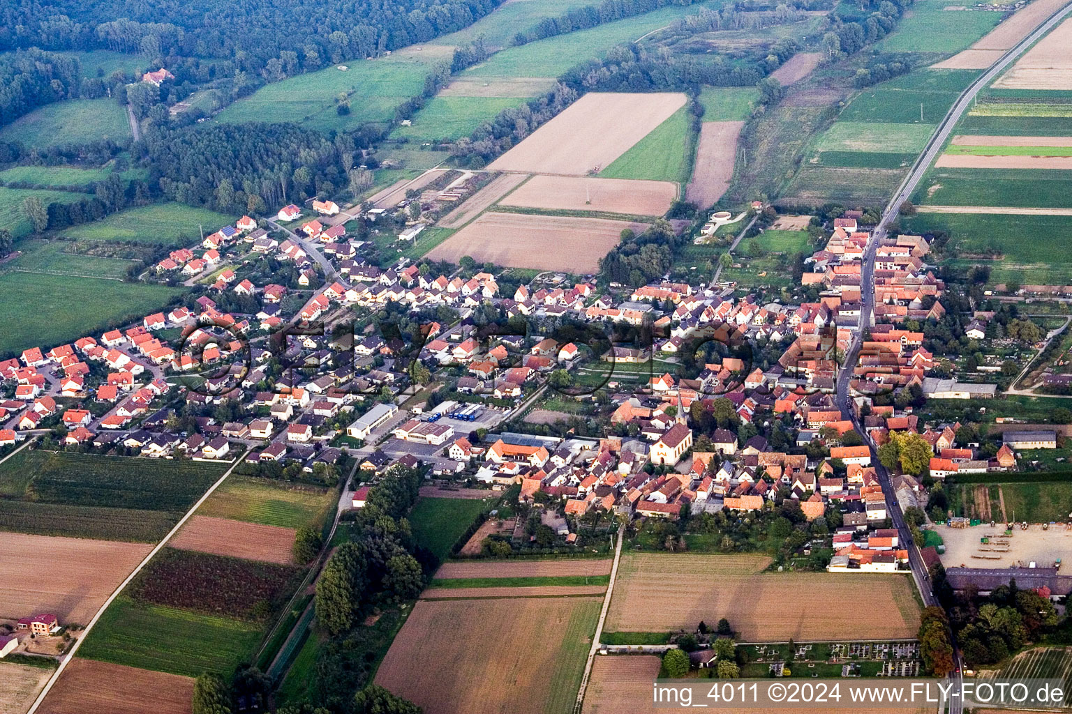 Vue aérienne de Champs agricoles et surfaces utilisables à Knittelsheim dans le département Rhénanie-Palatinat, Allemagne