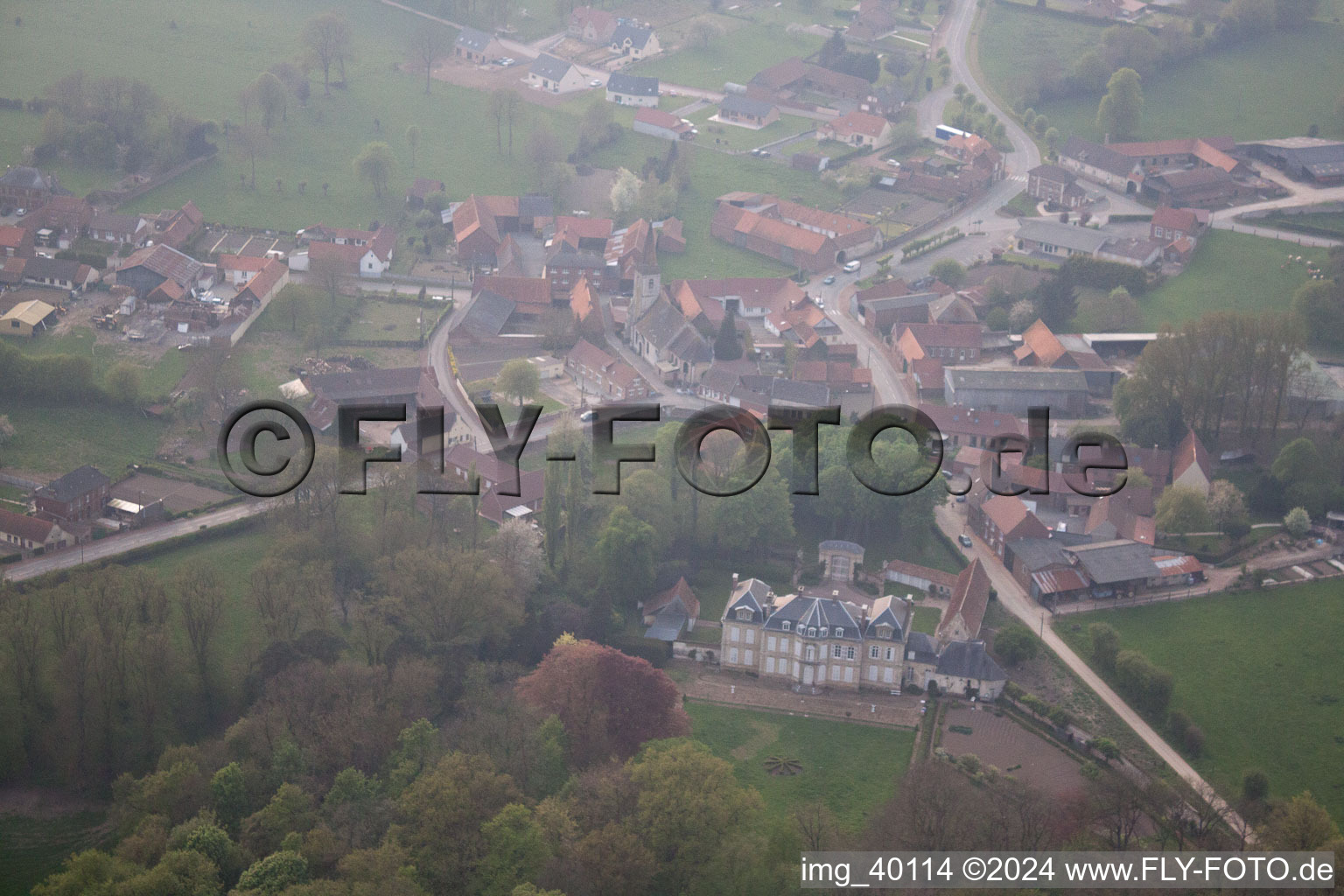 Vue aérienne de Chelers dans le département Pas de Calais, France