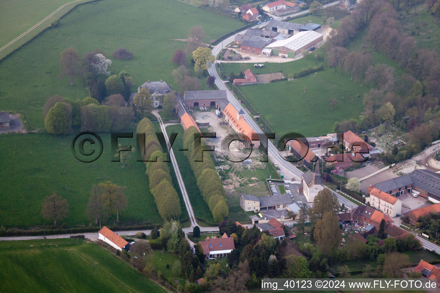 Vue aérienne de Fontaine-lès-Boulans dans le département Pas de Calais, France