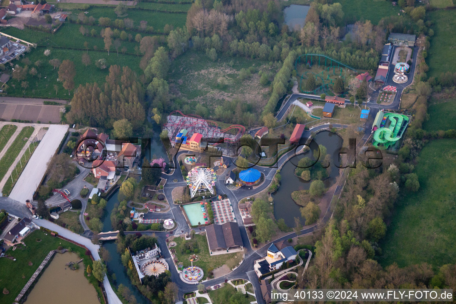 Vue aérienne de Dennebrœucq dans le département Pas de Calais, France