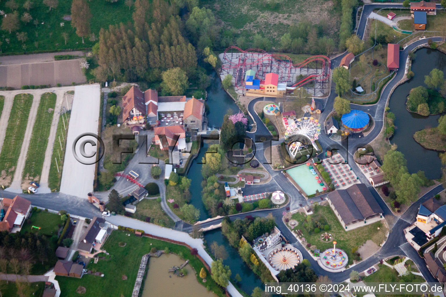 Photographie aérienne de Parc d'attractions Dennlys parc à Reclinghem à Dennebrœucq dans le département Pas de Calais, France