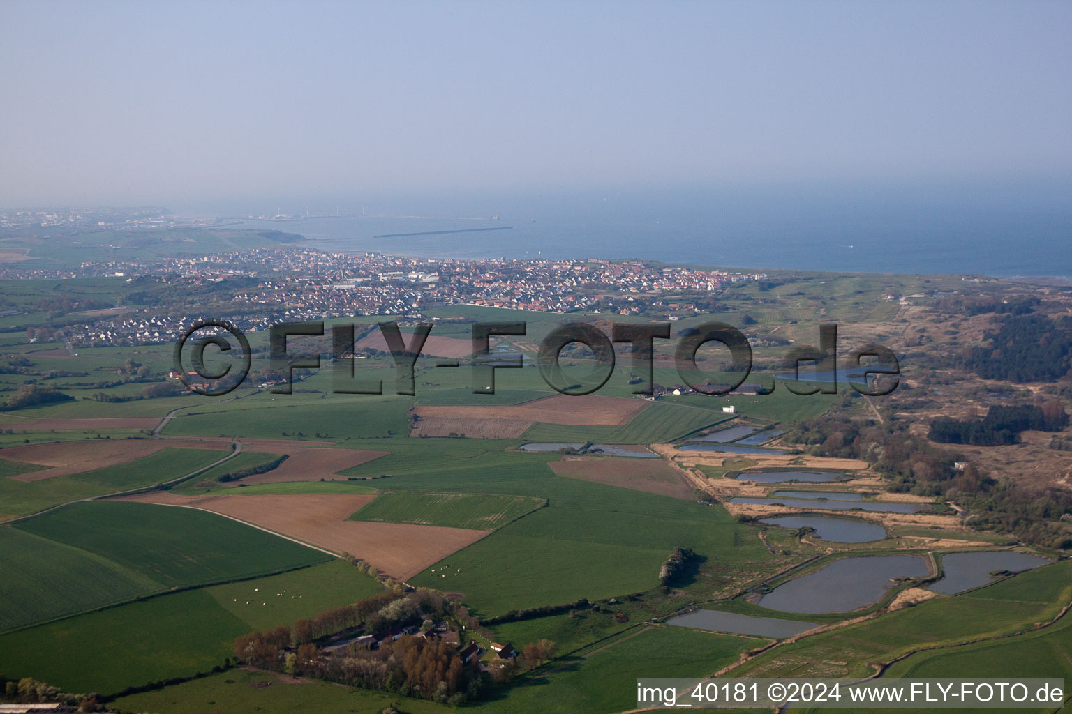 Vue aérienne de Bazinghen dans le département Pas de Calais, France