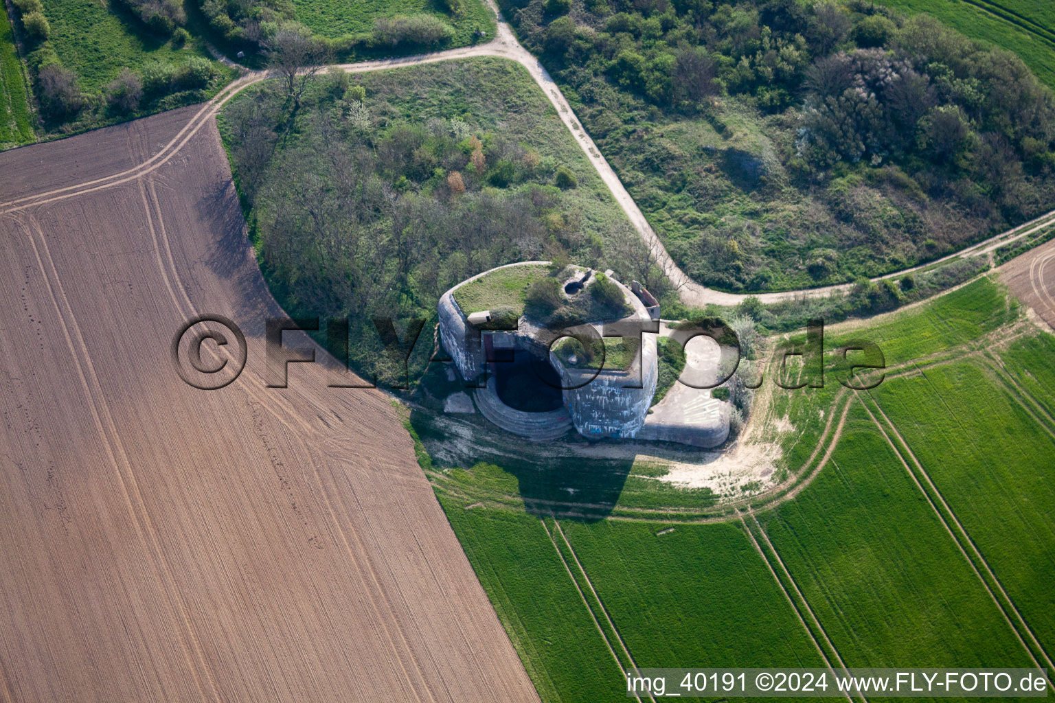 Vue aérienne de Bunker Batterie Todt en Nord-Pas-de-Calais Picardie à Audinghen dans le département Pas de Calais, France