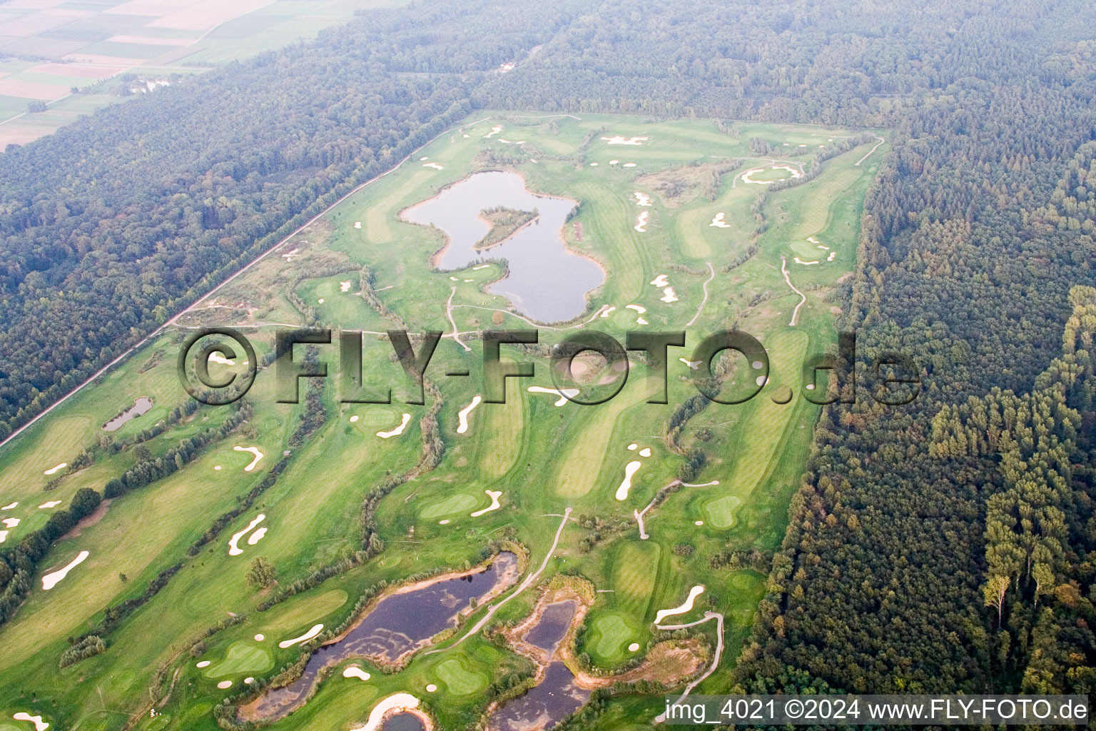 Vue aérienne de Club de golf Landgut Dreihof SÜW à Essingen dans le département Rhénanie-Palatinat, Allemagne