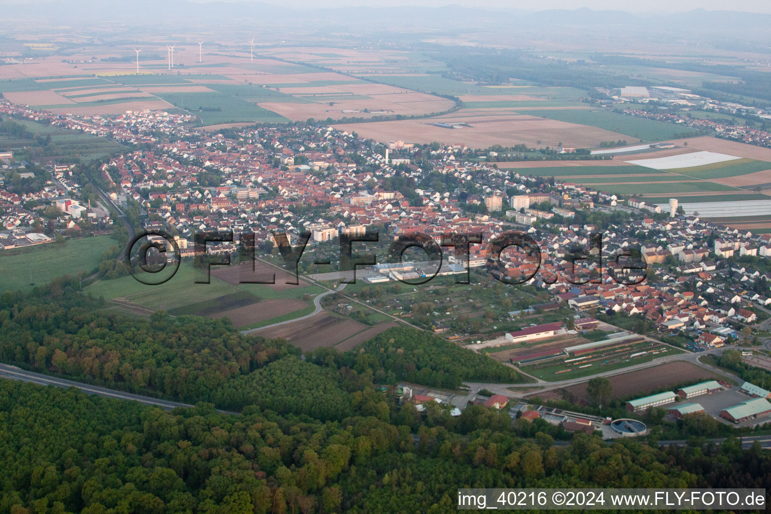 De l'est à Kandel dans le département Rhénanie-Palatinat, Allemagne depuis l'avion