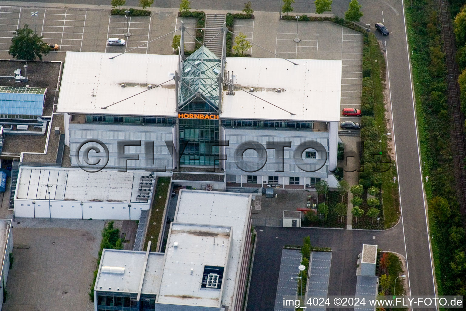 Vue aérienne de Quincaillerie du siège social de Hornbach dans la zone industrielle Bornheim à Bornheim dans le département Rhénanie-Palatinat, Allemagne